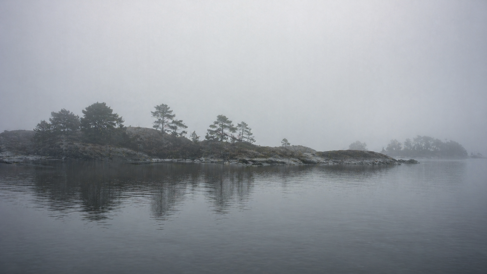 Stockholms skärgård i dimma